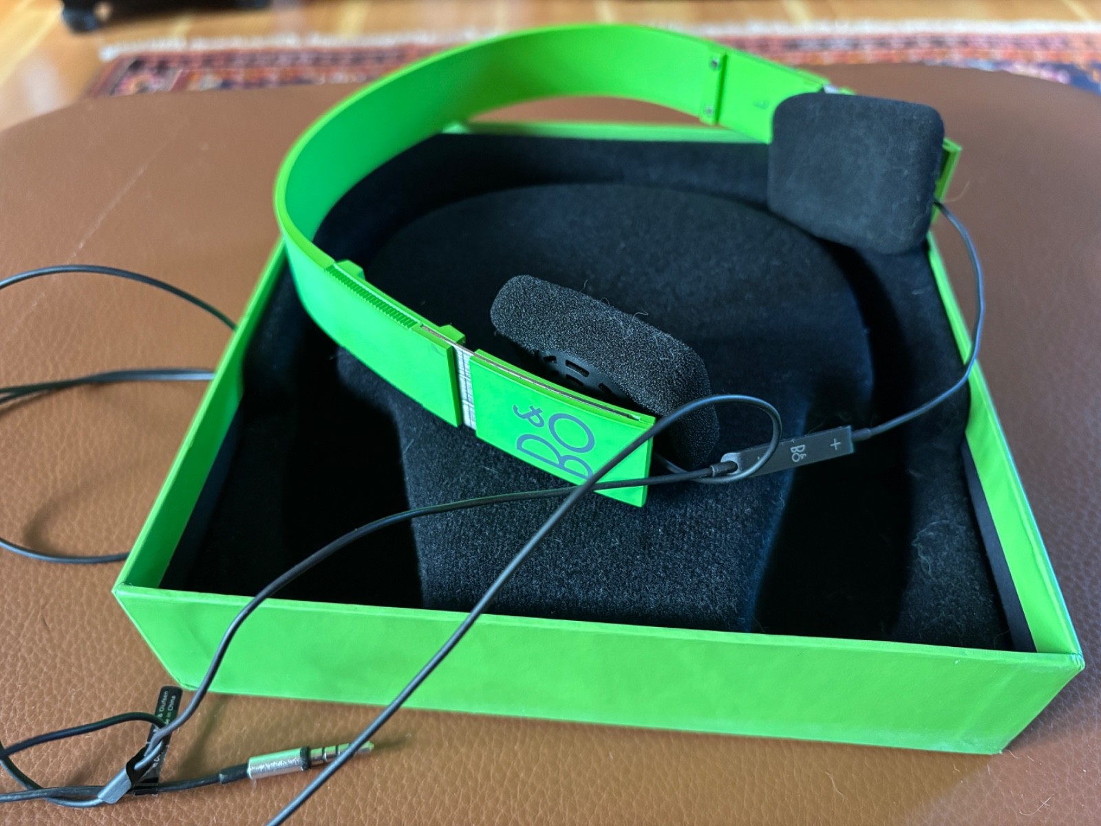 B&O Play by Bang & Olufsen Form 2i Wired Headphones CIB