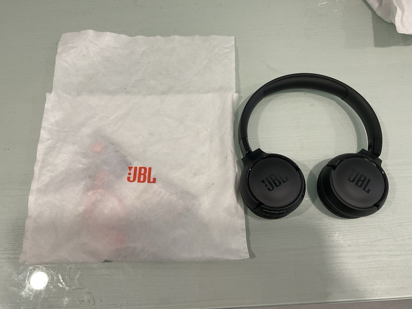 JBL Tune 520BT Wireless Bluetooth On-Ear Headphones Black w/ Cable & Dust Bag