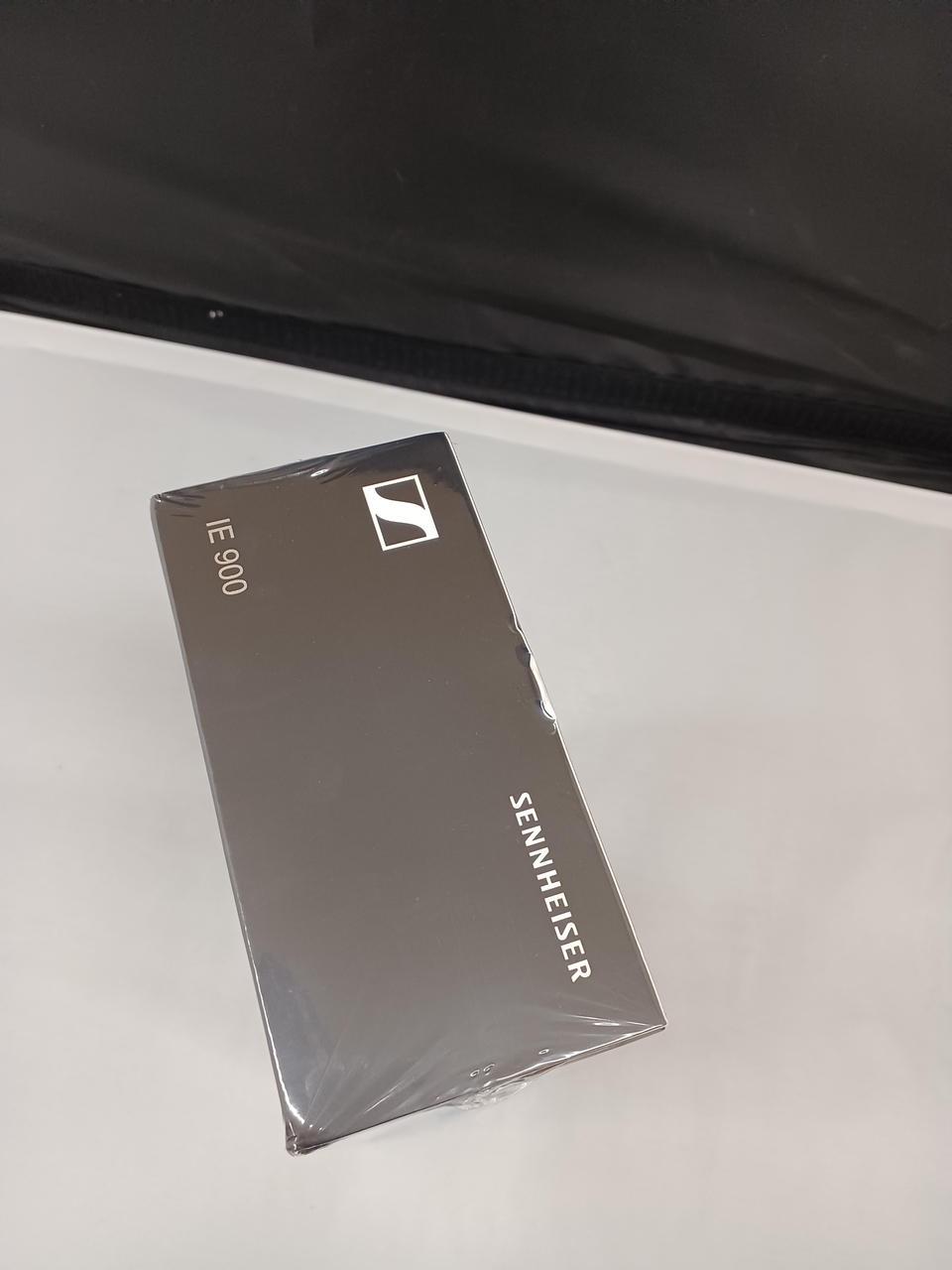 SENNHEISER IE900 Earphones Aluminum Driver Unopened Copy