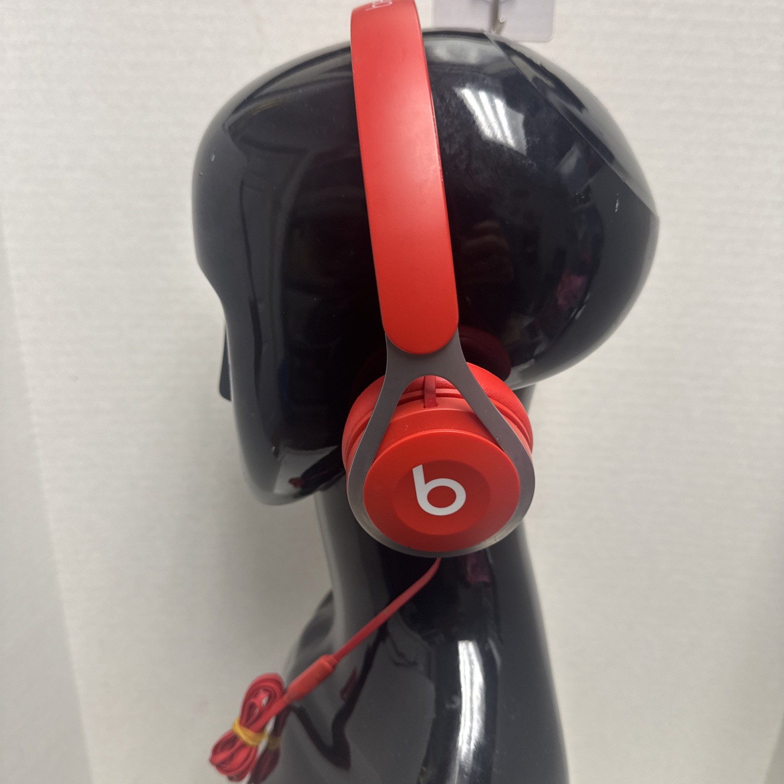 Beats by Dre Foam On Ear Wired Red Headphones Silver Metal Sides Unisex Powerful