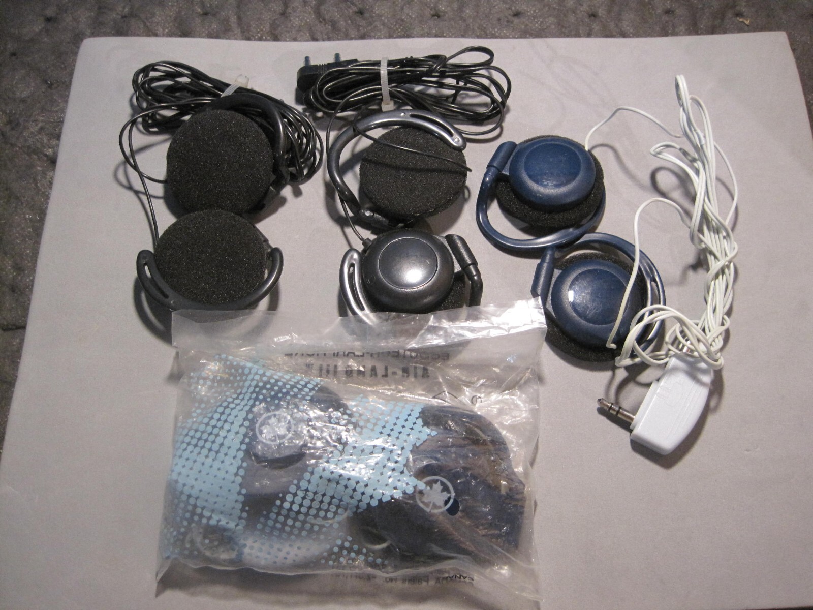 Over Ear Headphones – Airplane Plug – Lot of 4 – Incl. 1 in pkg Air Canada Logo