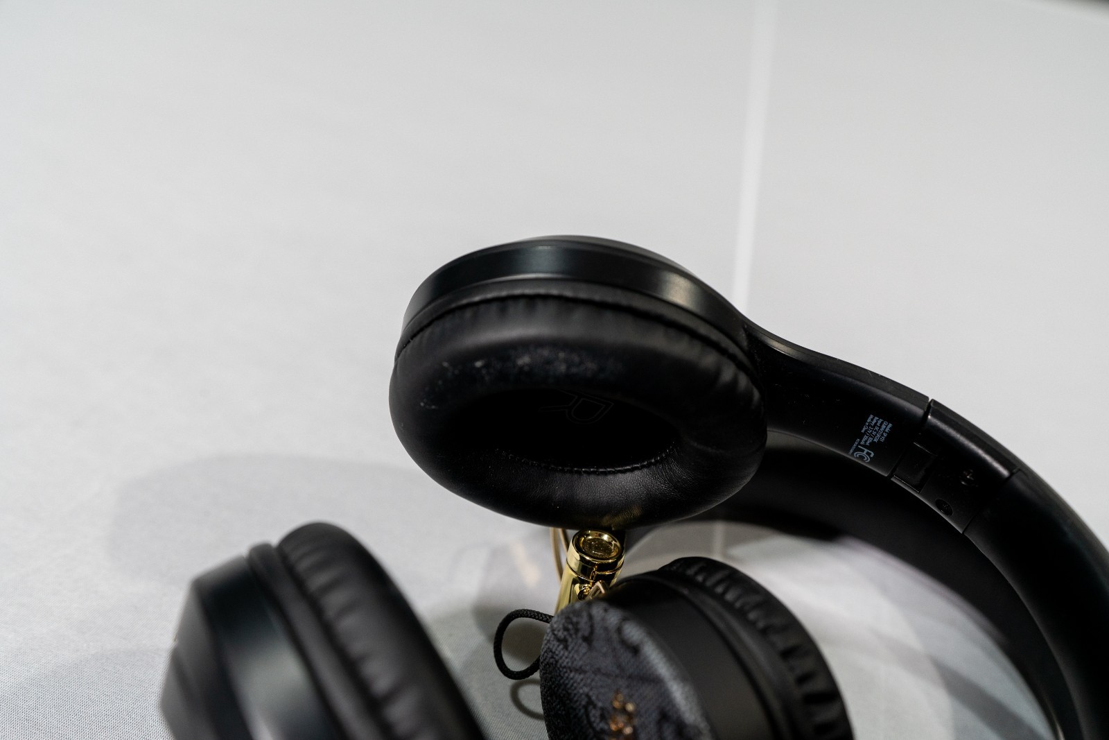 Lot of 2 Guess Wireless Headphones Mix Matte Black & 4G Monogram Gold Bundle