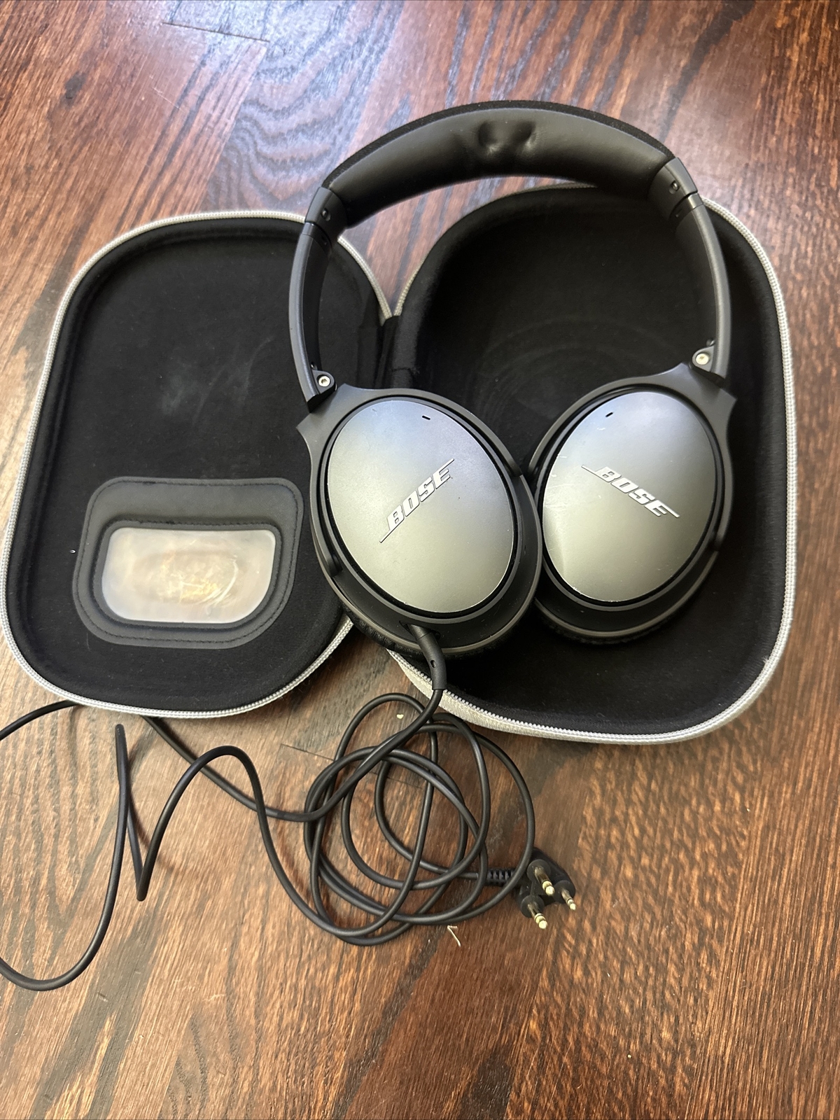 Bose QC 25 Acoustic Noise Cancelling Headphones For American Airline Aircraft
