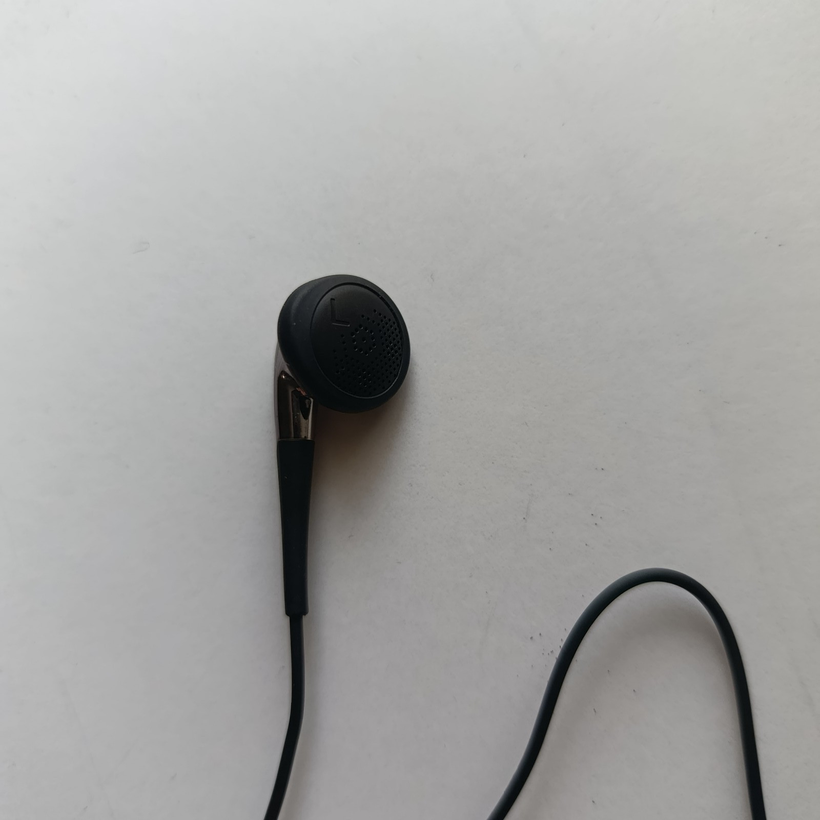 SONY Earphone E0931 Black and Pink from Player NW-S203F Used with Extension