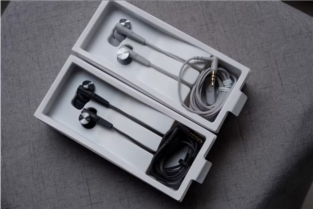 SONY MDR-XB55AP Bass Booster In-Ear Headphones In-line Remote Mic – Black White