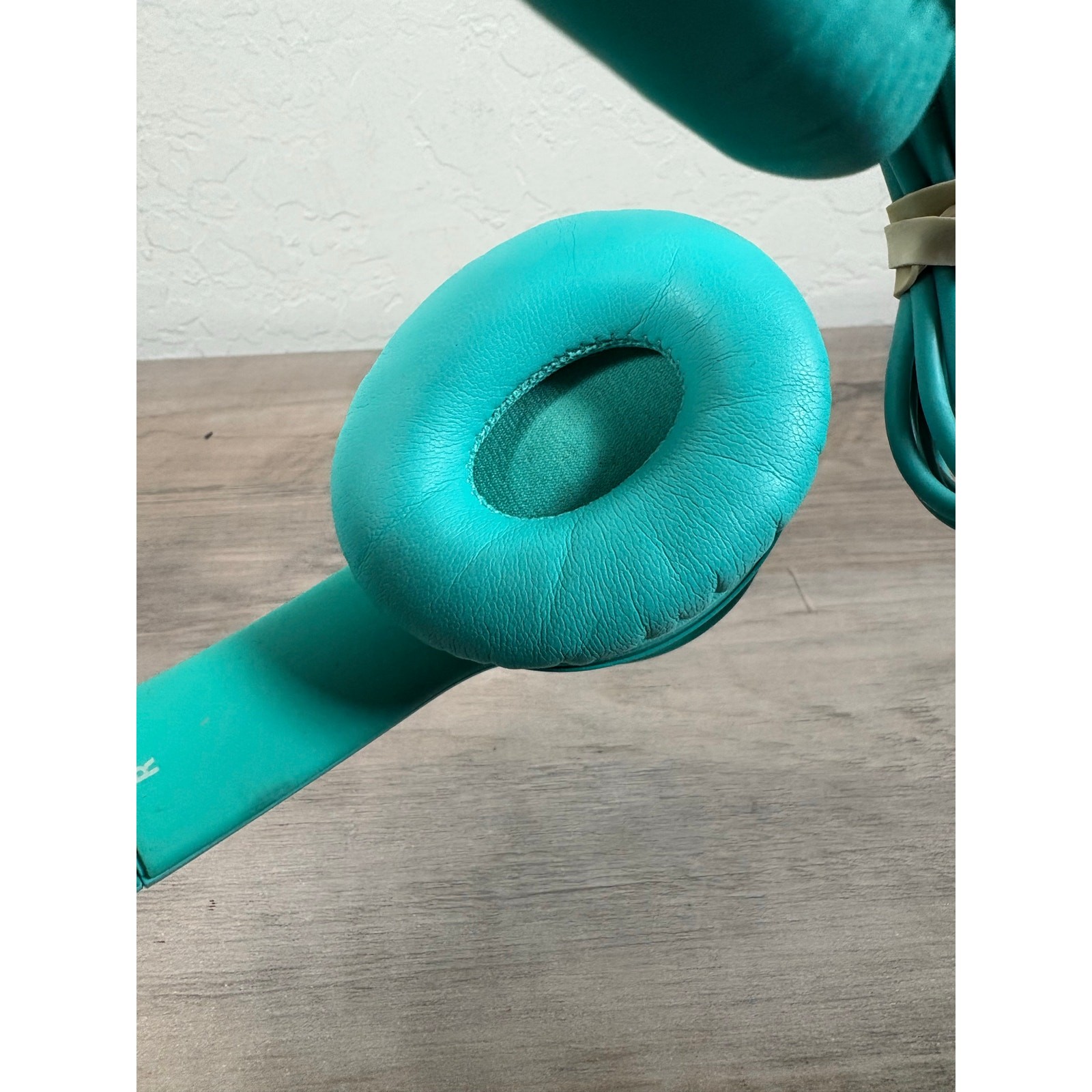 Beats by Dre Solo HD Aqua Teal Turquoise Over Ear Headphones- EUC