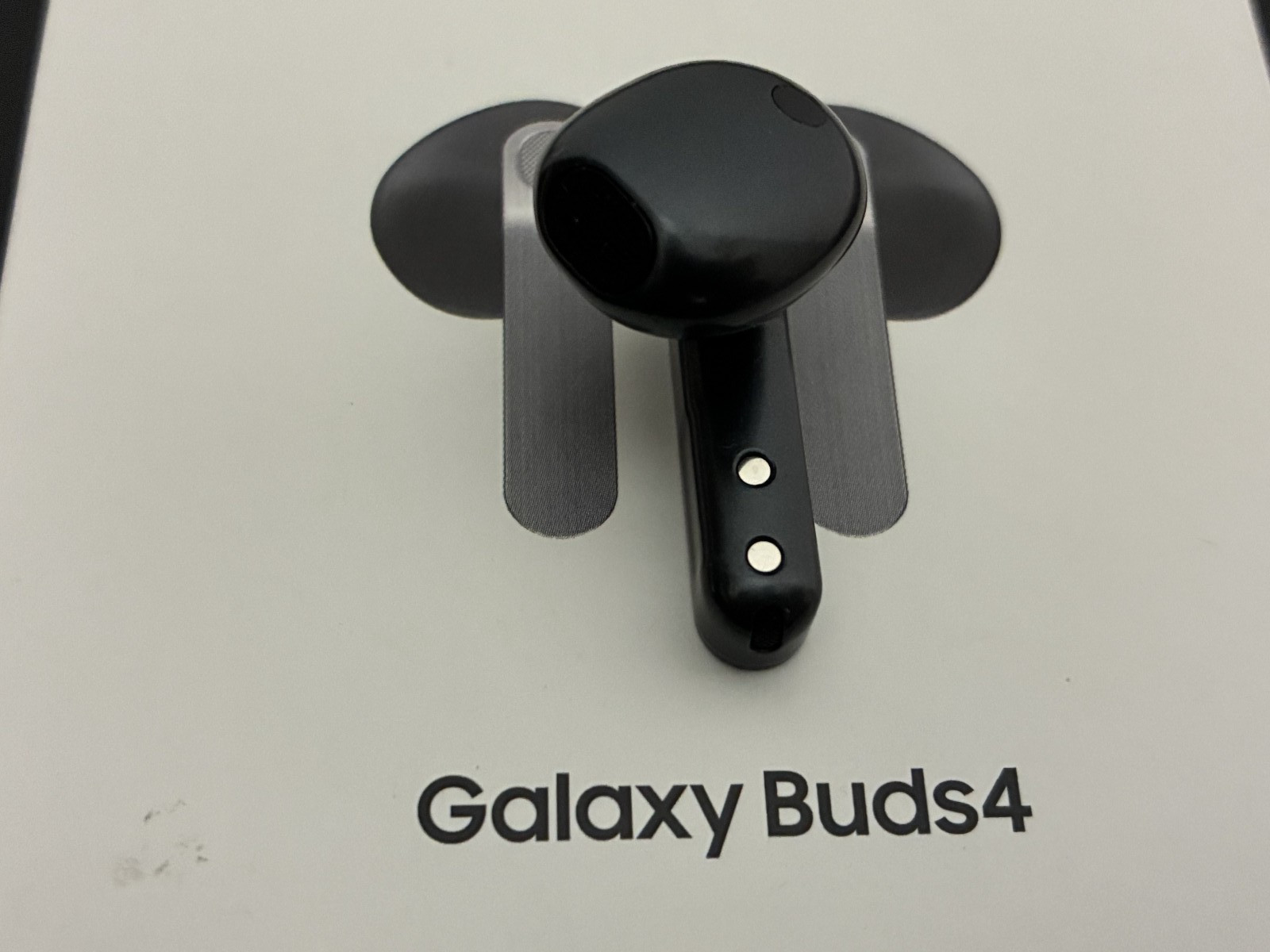 NEW Original Samsung Galaxy Buds4 SM-R540N Earbuds – Right Side (R)