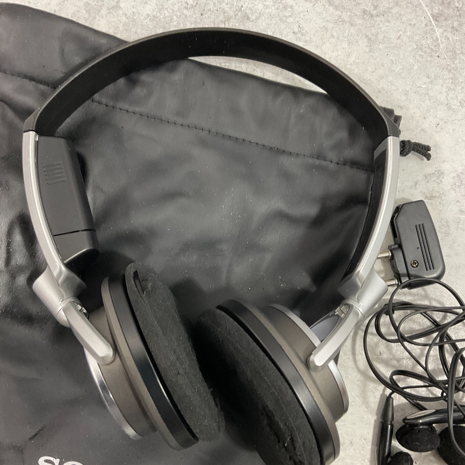 Sony MDR-NC6 Noise Canceling Portable Audio Headphones w/ Carrying Bag