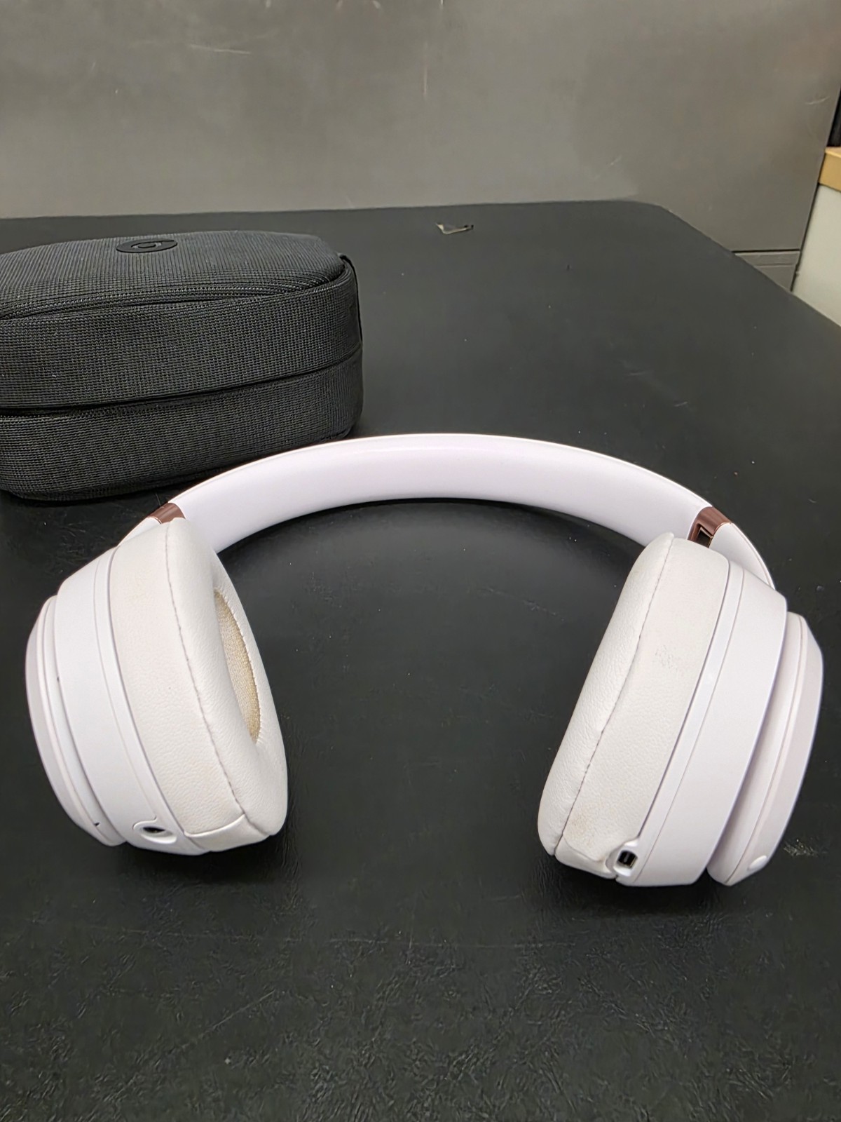 Beats Solo 4 Bluetooth Wireless On-Ear Headphones – Cloud Pink – MUW33LL/A