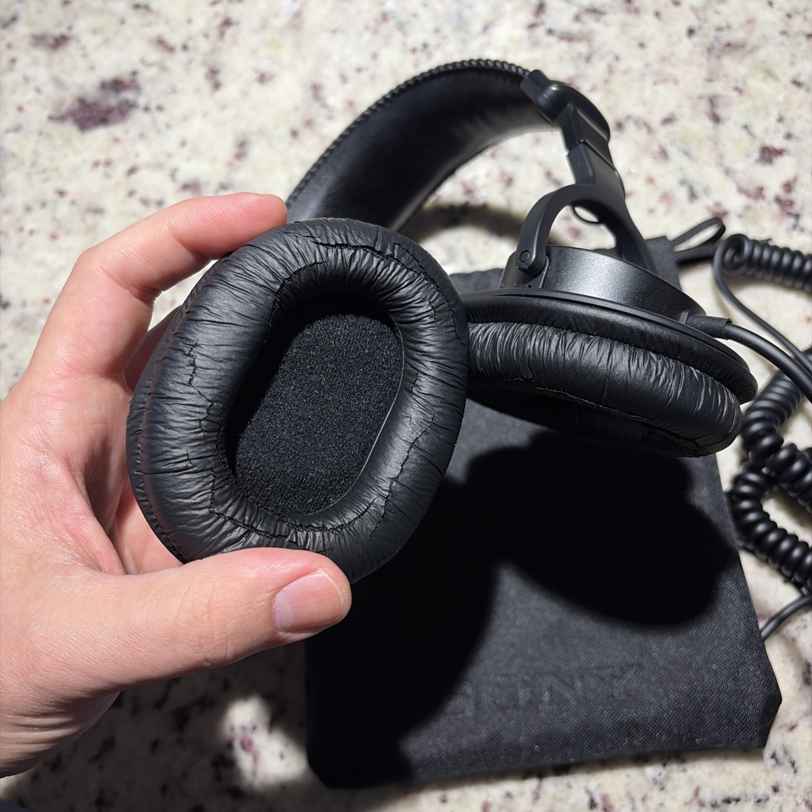 Sony MDR-7506 Sound Monitor Headphones (Black)