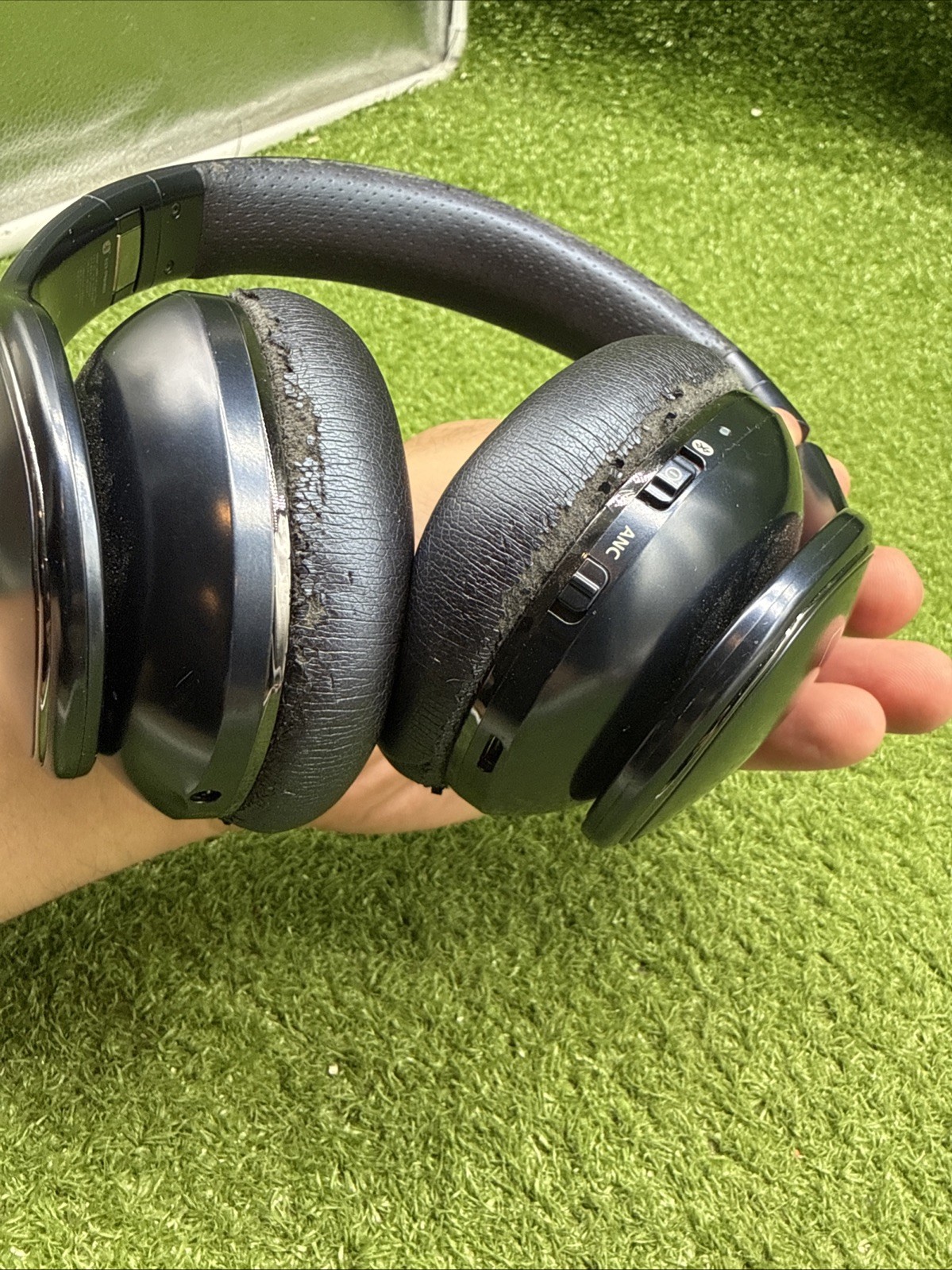 Samsung Level On EO-PN900 Bluetooth Noise Canceling OverEar Headphones. 18