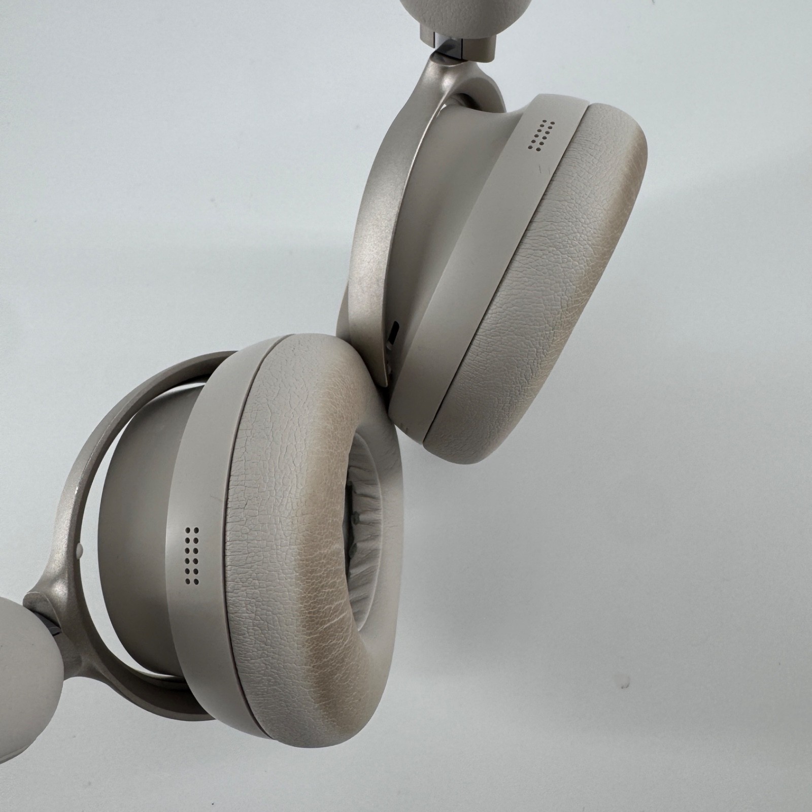 Bose QuietComfort Ultra Over-Ear Headphones – White Smoke acceptable