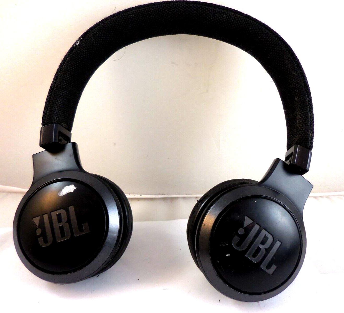 JBL Live 460NC Wireless On-Ear Noise-Cancelling Headphones – Black