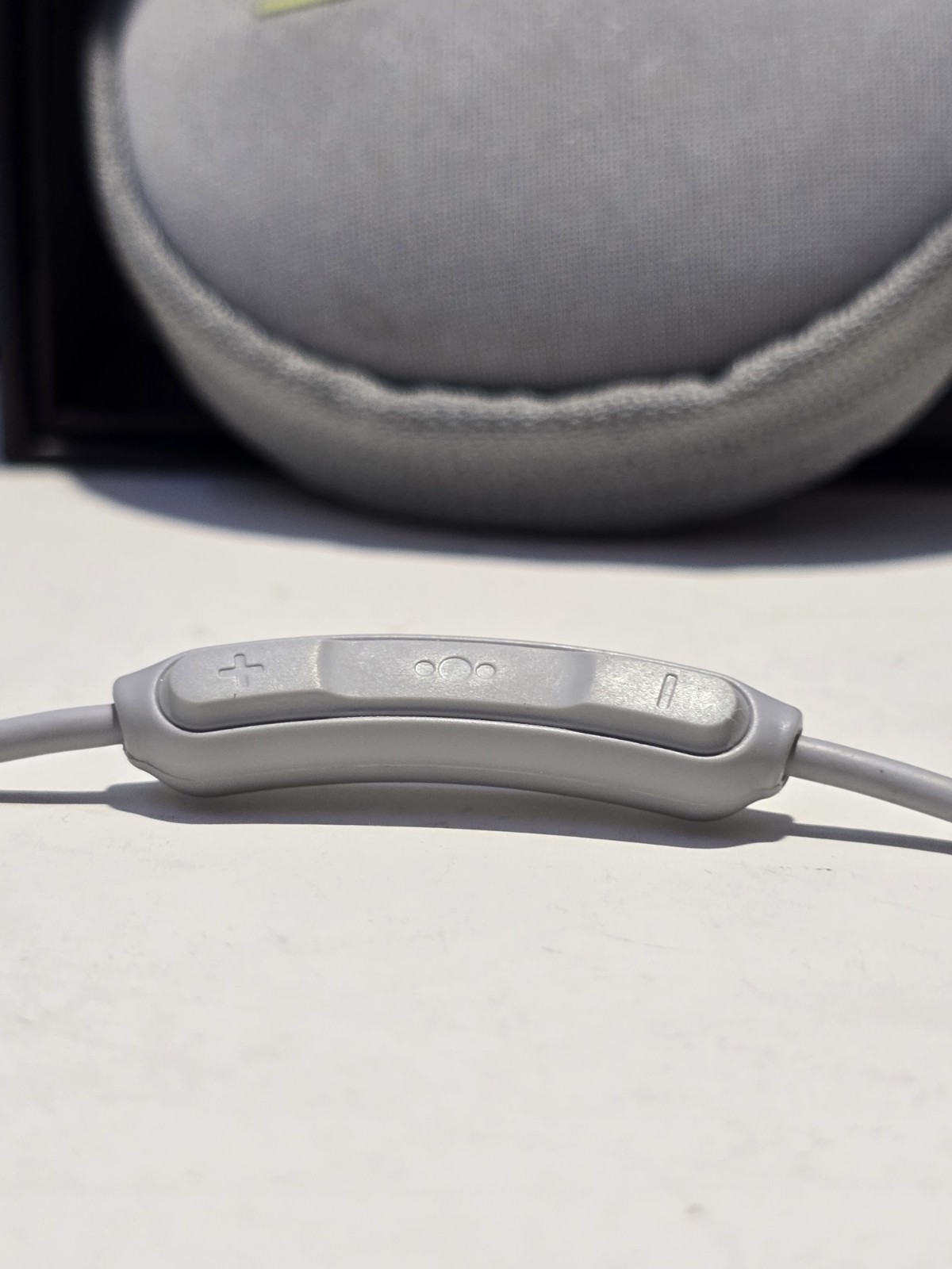 98%NEW Bose SoundSport Wired 3.5mm Jack Earbuds In-ear Headphones IOS / Android
