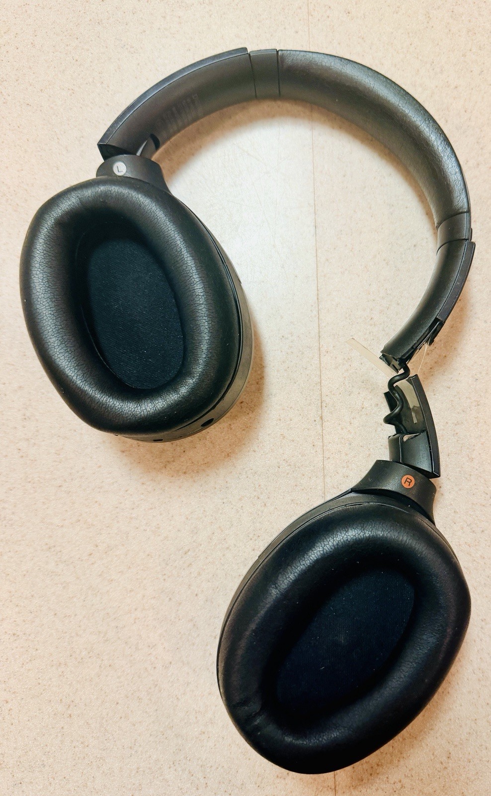 Sony MDR 1000X Wireless Bluetooth Noise Cancelling Headphones Black w Case