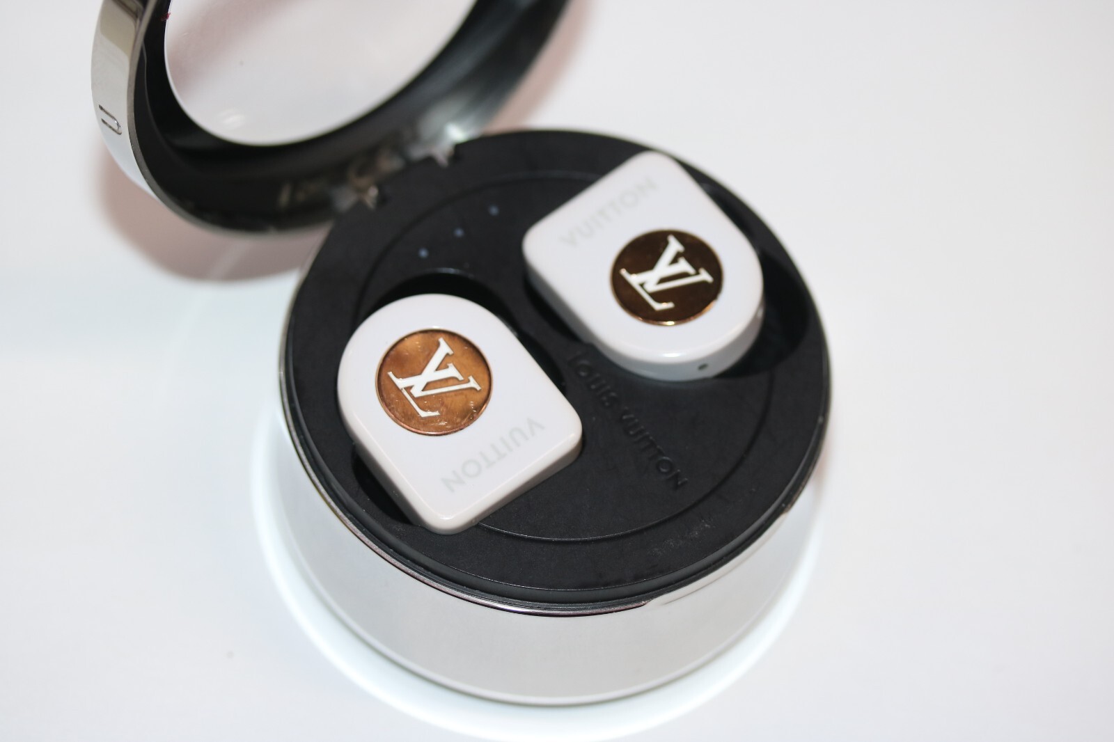 Louis Vuitton QAB120 Horizon Wireless Earphones White Gold Monogram Bluetooth
