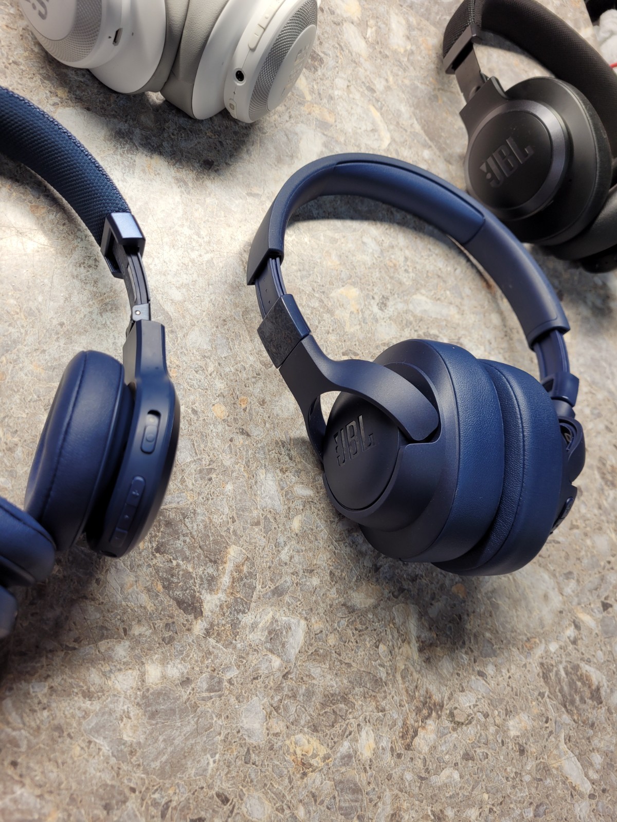 JBL Live 660NC, JBL Live 460NC, and more 5 total Bluetooth Headphones working
