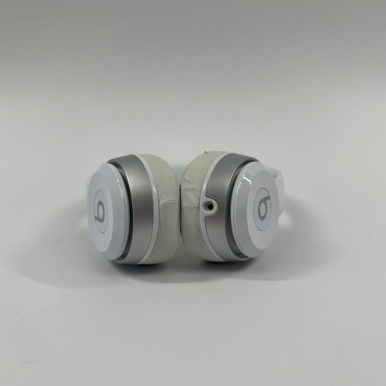 Beats Solo2 Wired Over-Ear Headphones White B0518