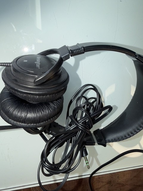 Kensington Hi-Fi On-Ear Headphones with 9-Foot Cord, 3.5mm Jack Headset (K33137)