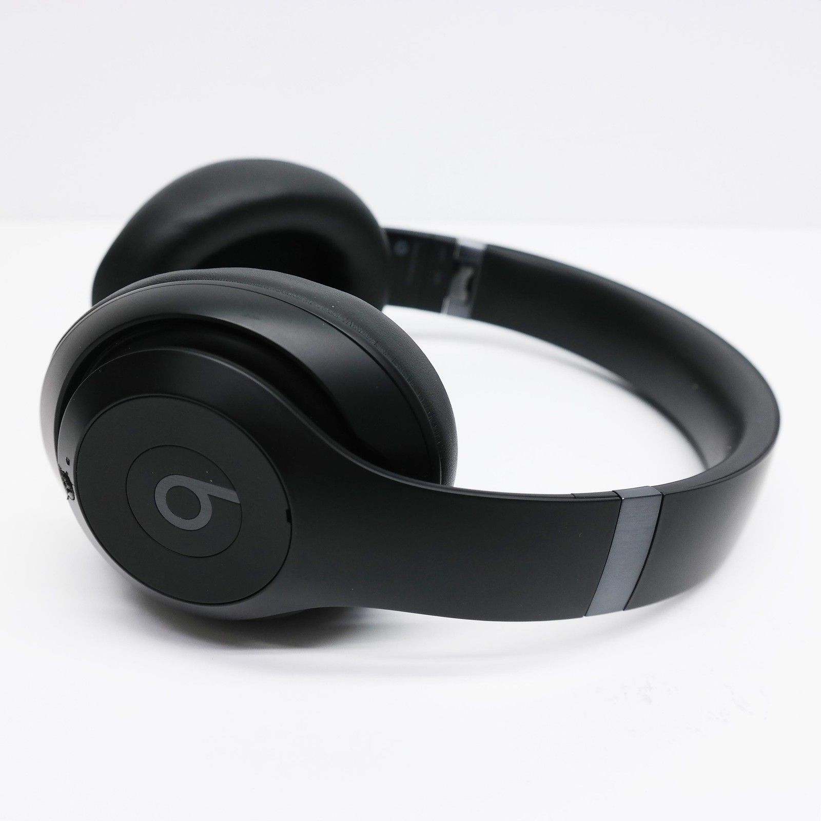 Beats by Dr. Dre Studio Pro Over Ear Headphones MQTP3LL/A Black READ
