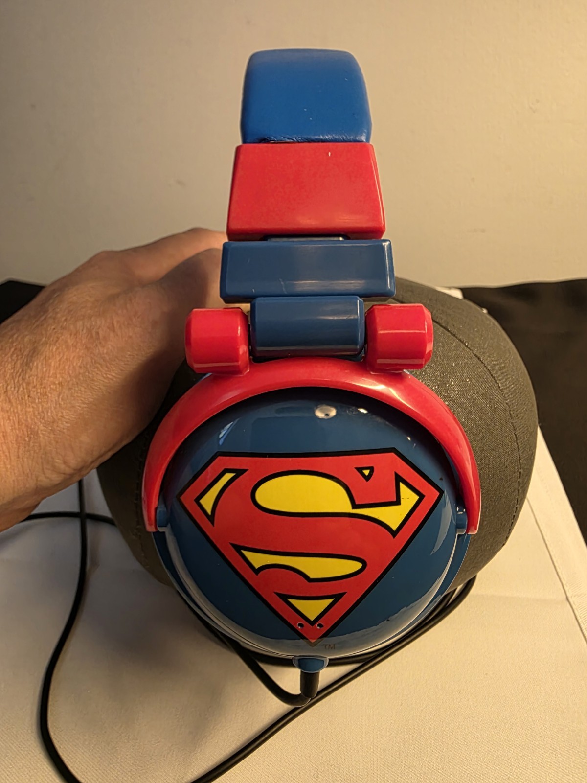 Kid Safe Headphones Superman DC Comics Logo Ages 3 – 9 Volume Limiting. 4ft cord