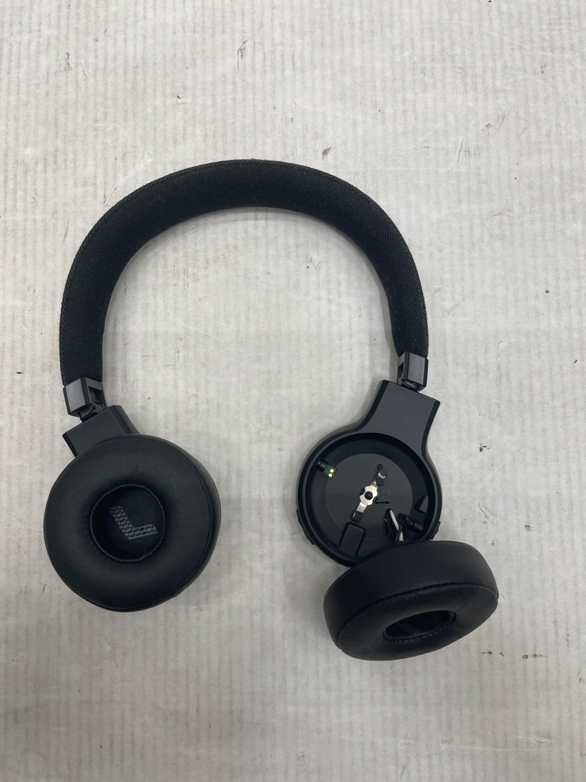JBL Live 675NC Wireless On-Ear Headphones Adaptive Noise Cancelling by Harman