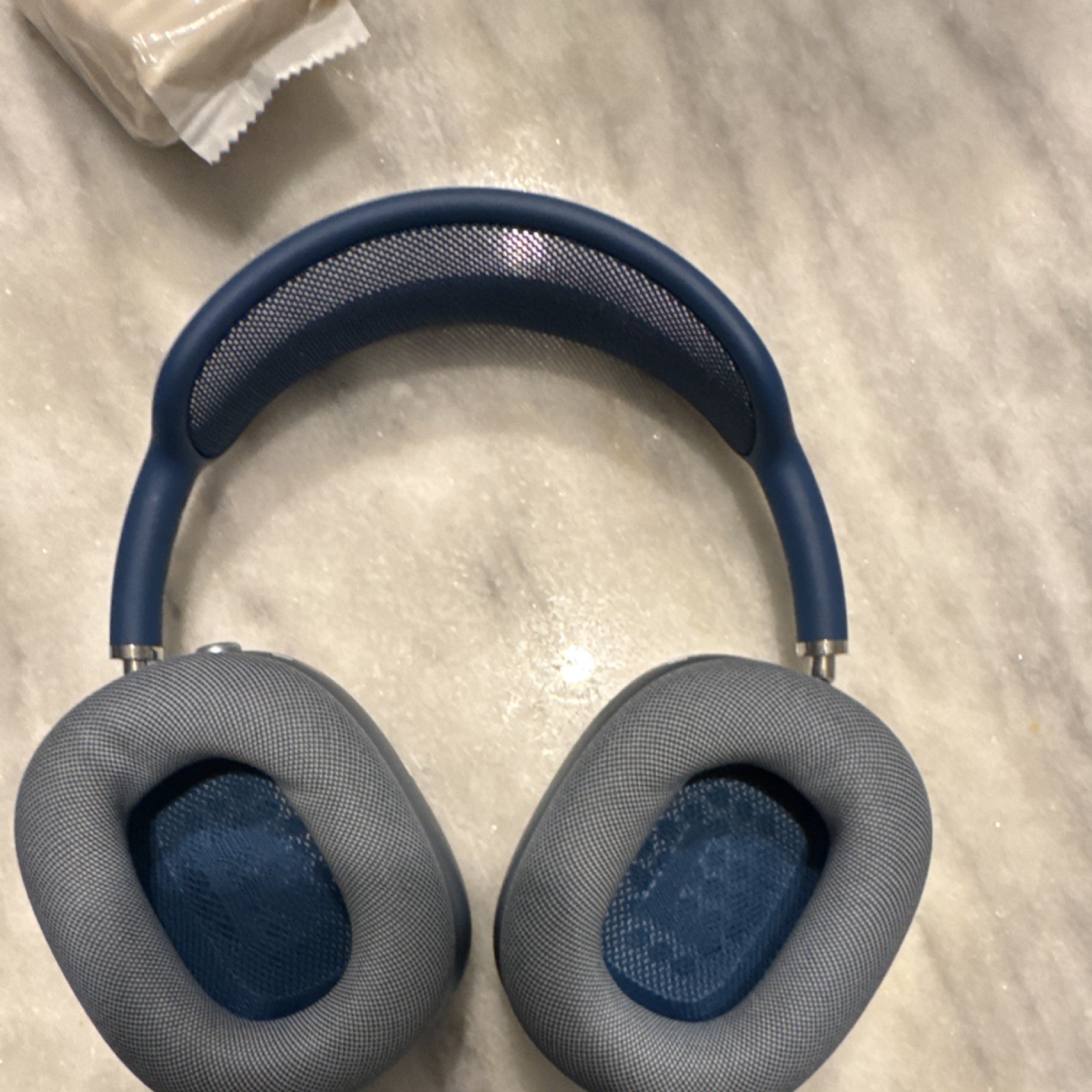 Apple AirPods Max Wireless Over-Ear Headphones Blue Adjustable Headband