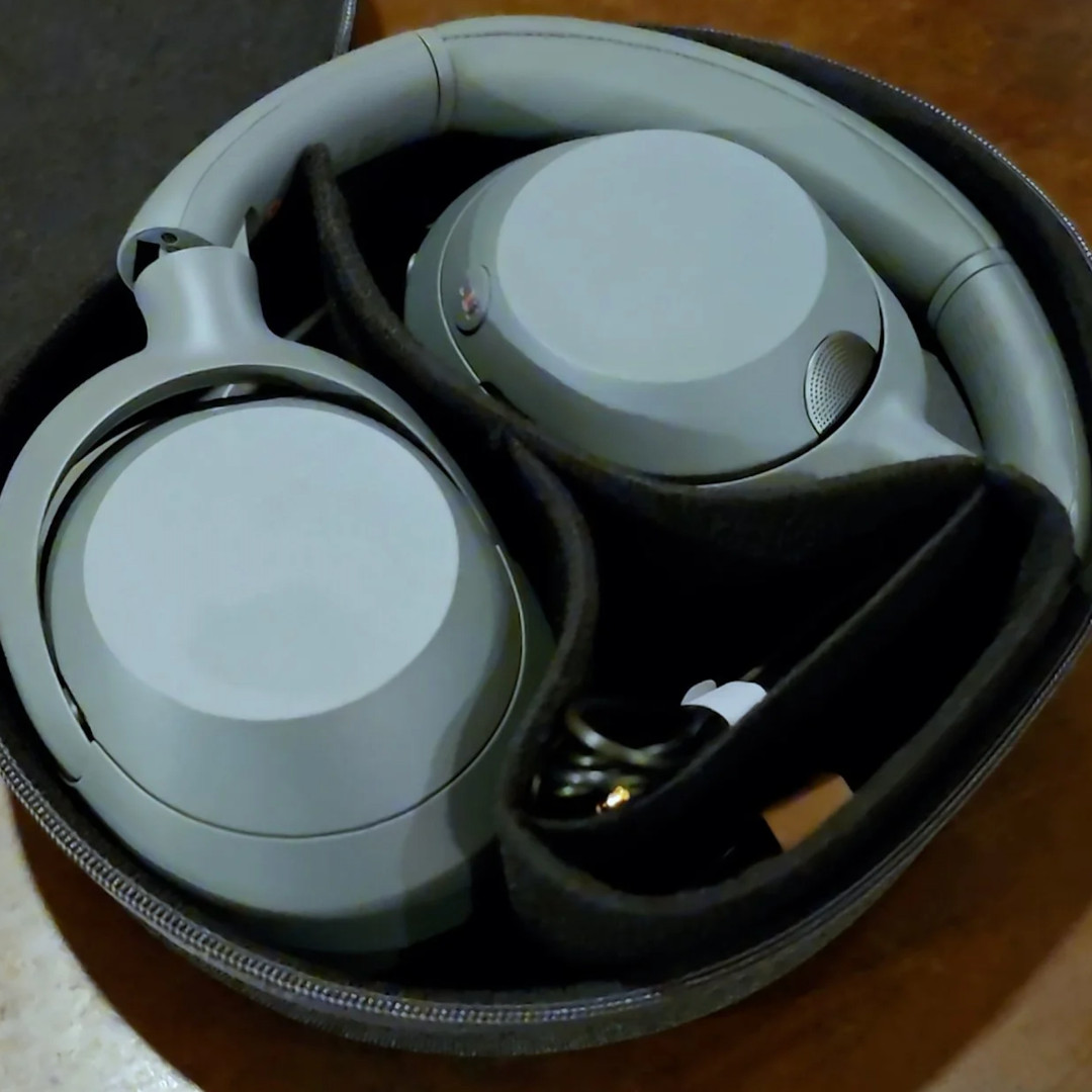 Sony ULT WEAR 900N Wireless Noise Canceling Bluetooth Headphones – Forest Gray