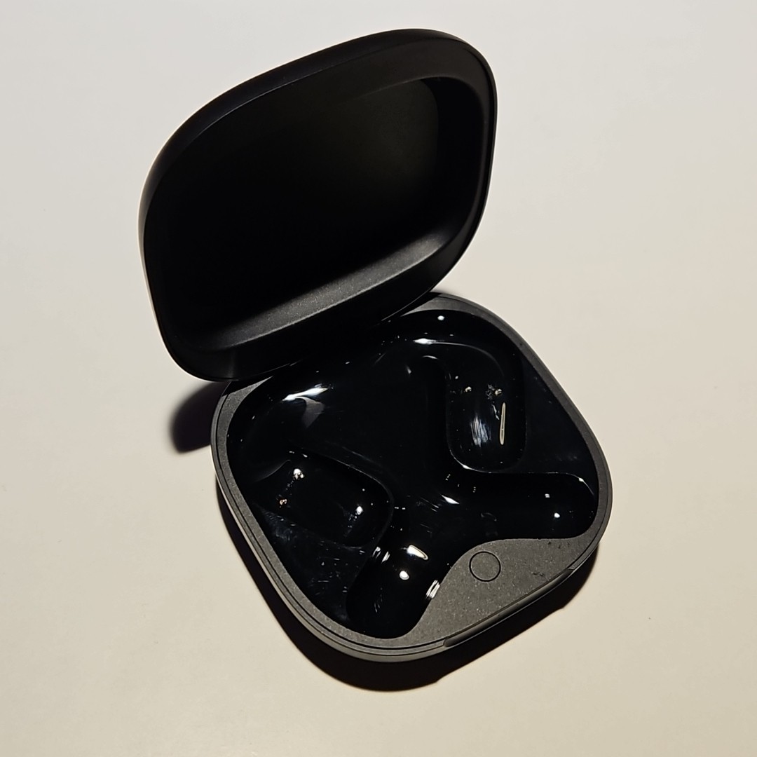 Shokz Openfit 2+ T921 Wireless Charging Case Black Good Condition (NO BUDS)