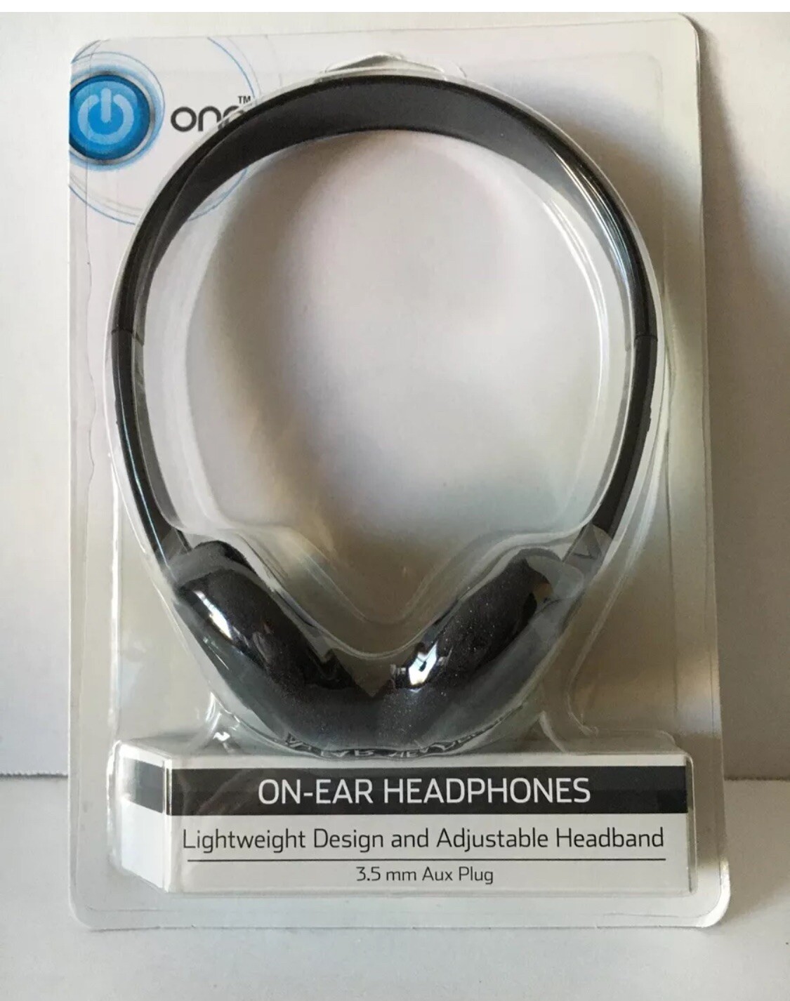 ONN ON EAR 3.5 mm Aux Plug Black Adjustable Headphone New and Sealed 