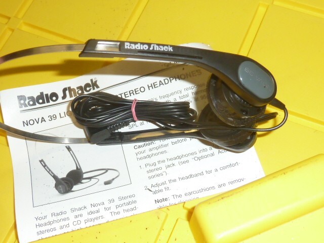 Vtg Radio Shack Nova-39 Portable Stereo On-Ear Headphones Lightweight 33-1110