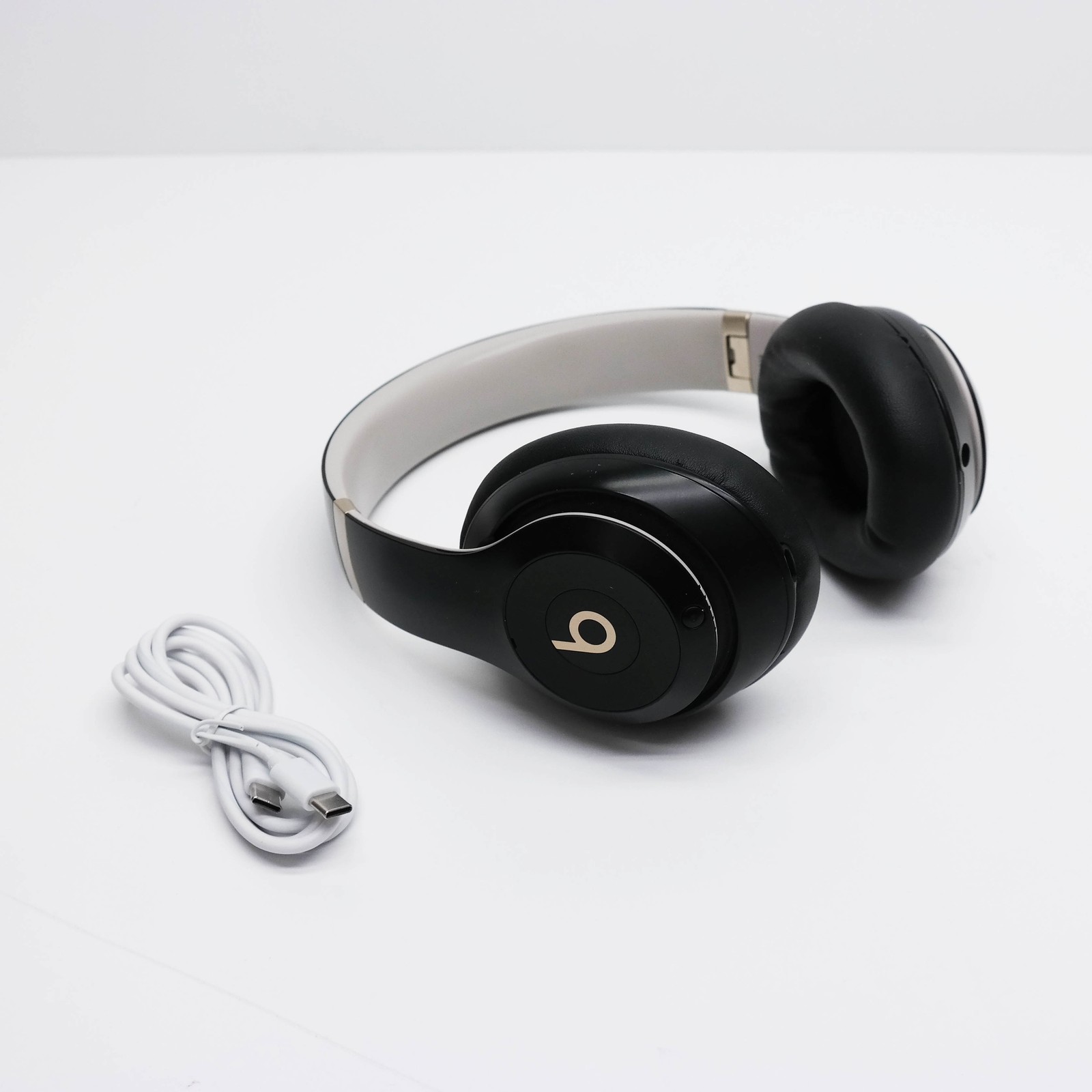 Beats Studio Pro Wireless Over-the-Ear Headphones Black Gold MC2N4LL/A READ
