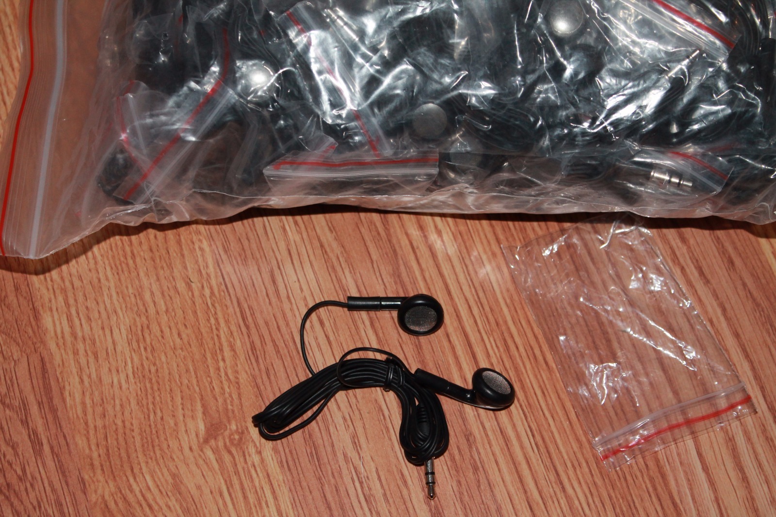 BULK Lot of 25 BLACK 3.5mm Headphones / Earbuds / Earphones – Great for Schools!