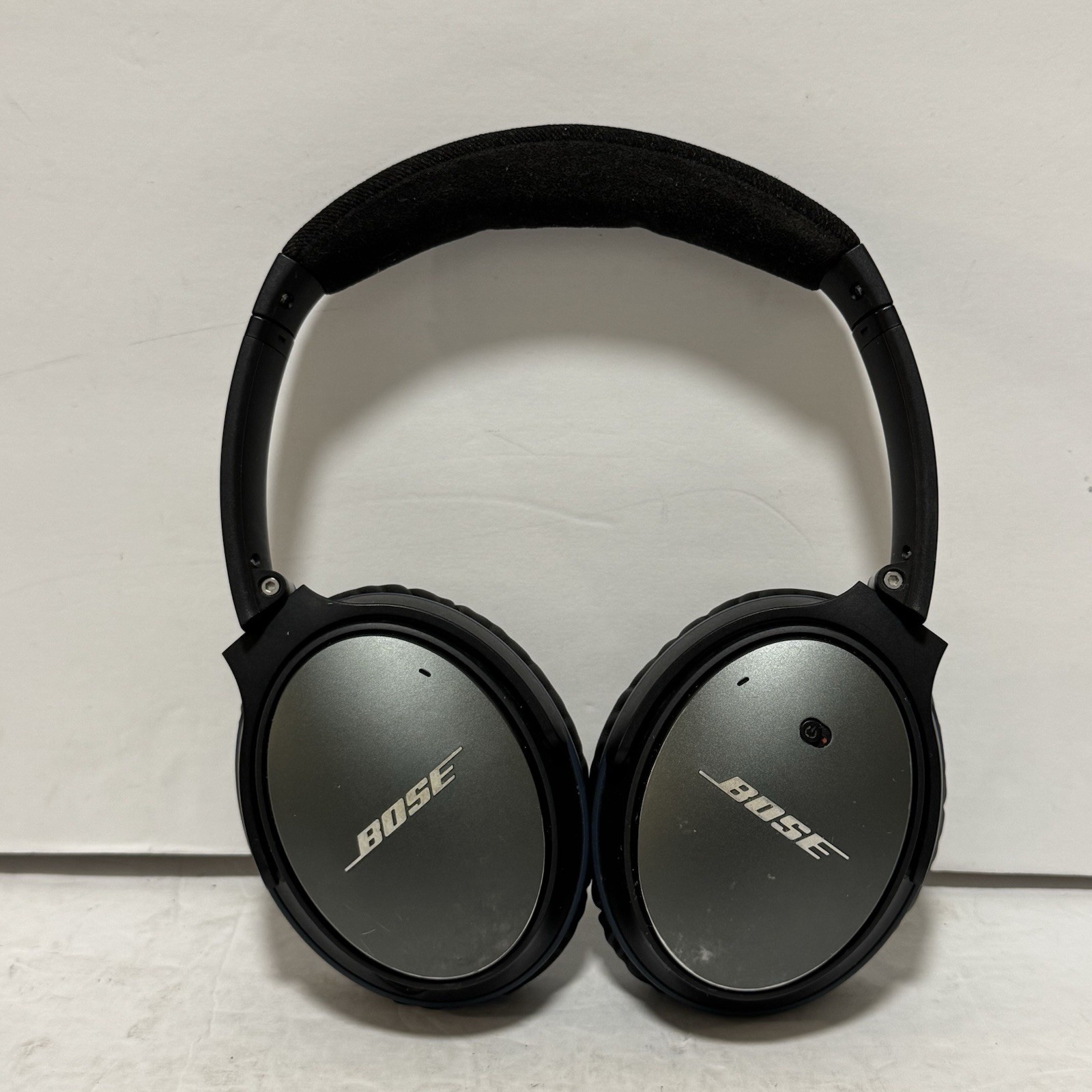 Bose QuietComfort 25 (QC25) Noise Cancelling Headphones with Case and Cables