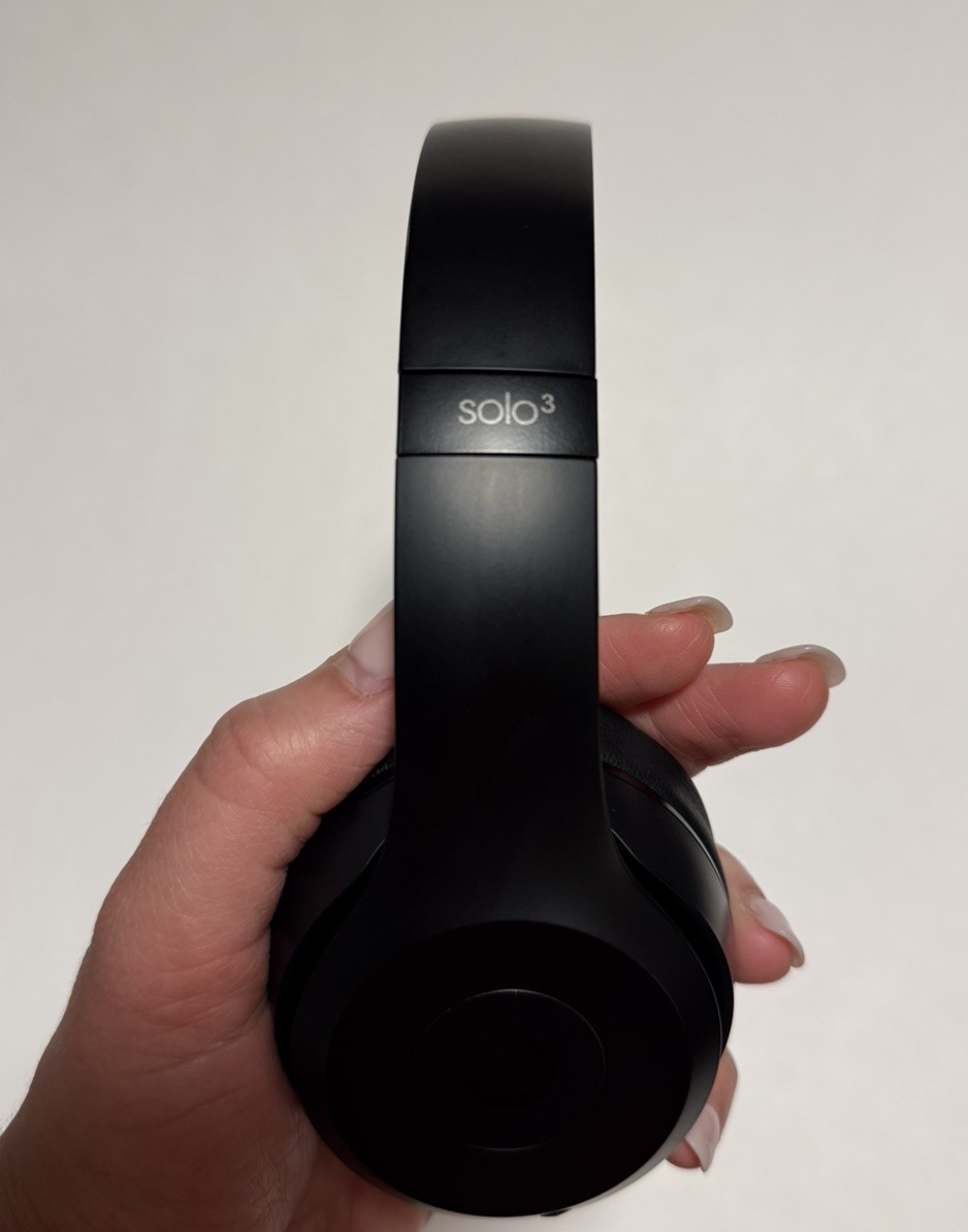 Beats by Dr. Dre Beats Solo3 Wireless On-Ear Headphones – Matte Black