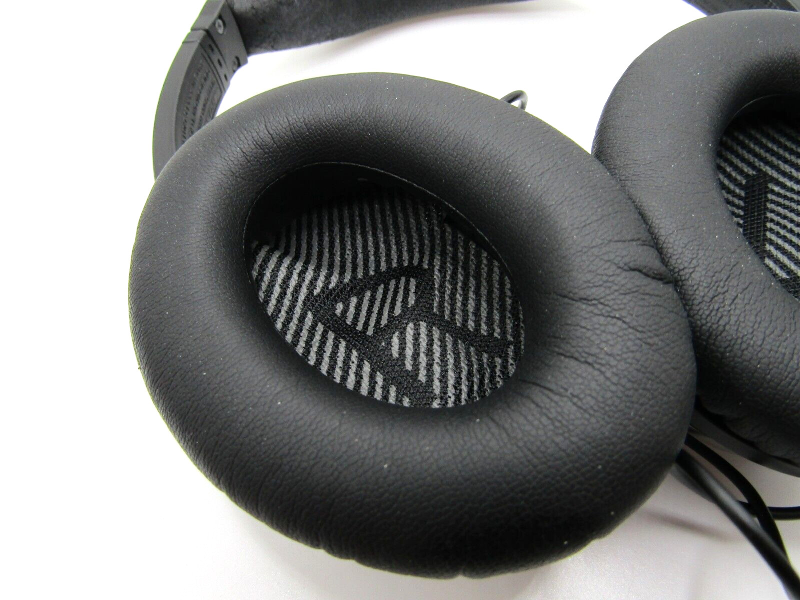 Bose Noise Canceling QC-15 Headphones w/ Case Iphone Adapter New Ear Cushions