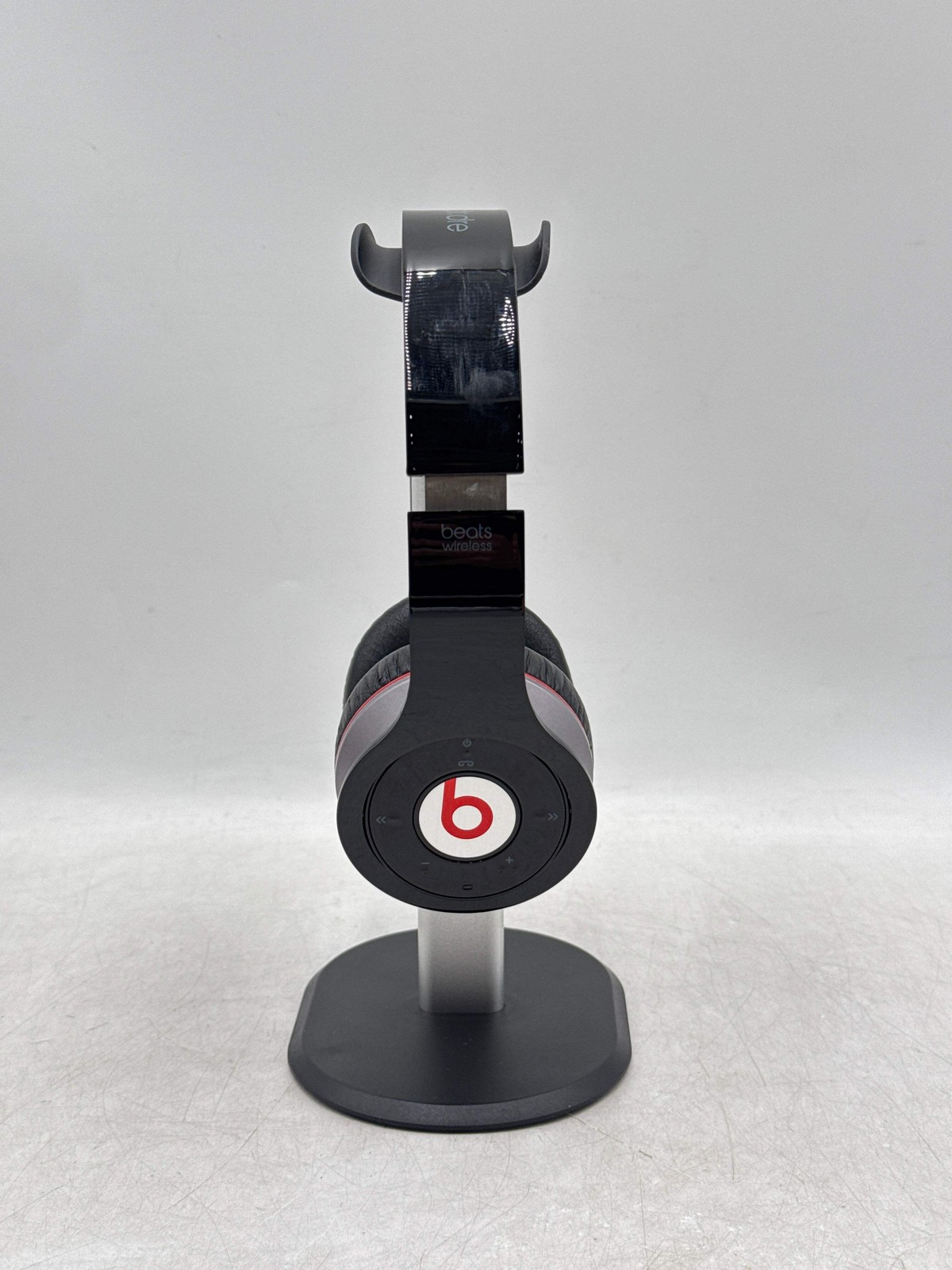 Beats By Dr. Dre Over-Ear Wireless Headphones 810-00012-00 – Red