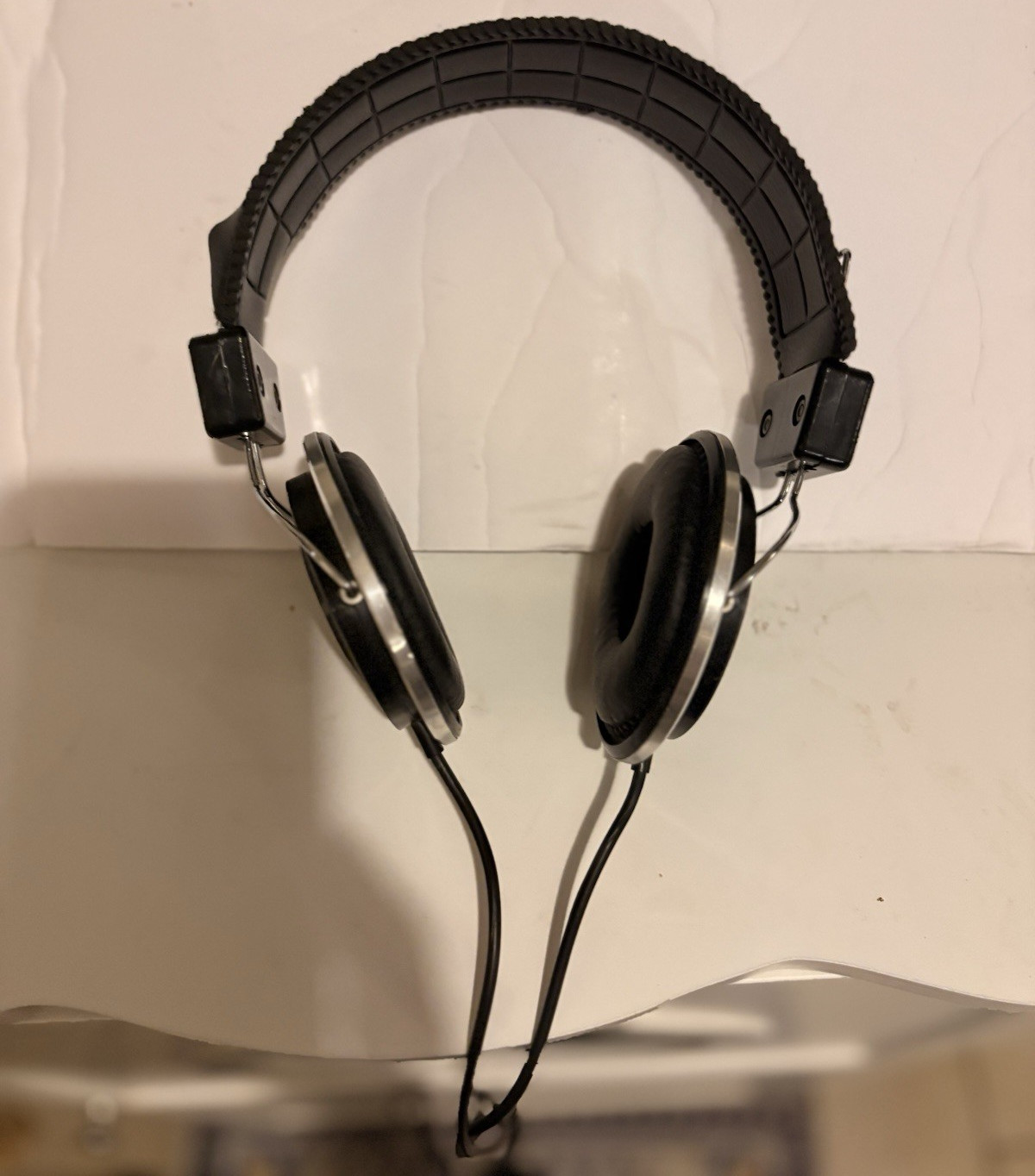 Sonic SA40 Stereo On-Ear Wired Headphones 1/4in Plug 6ft Black/Silver