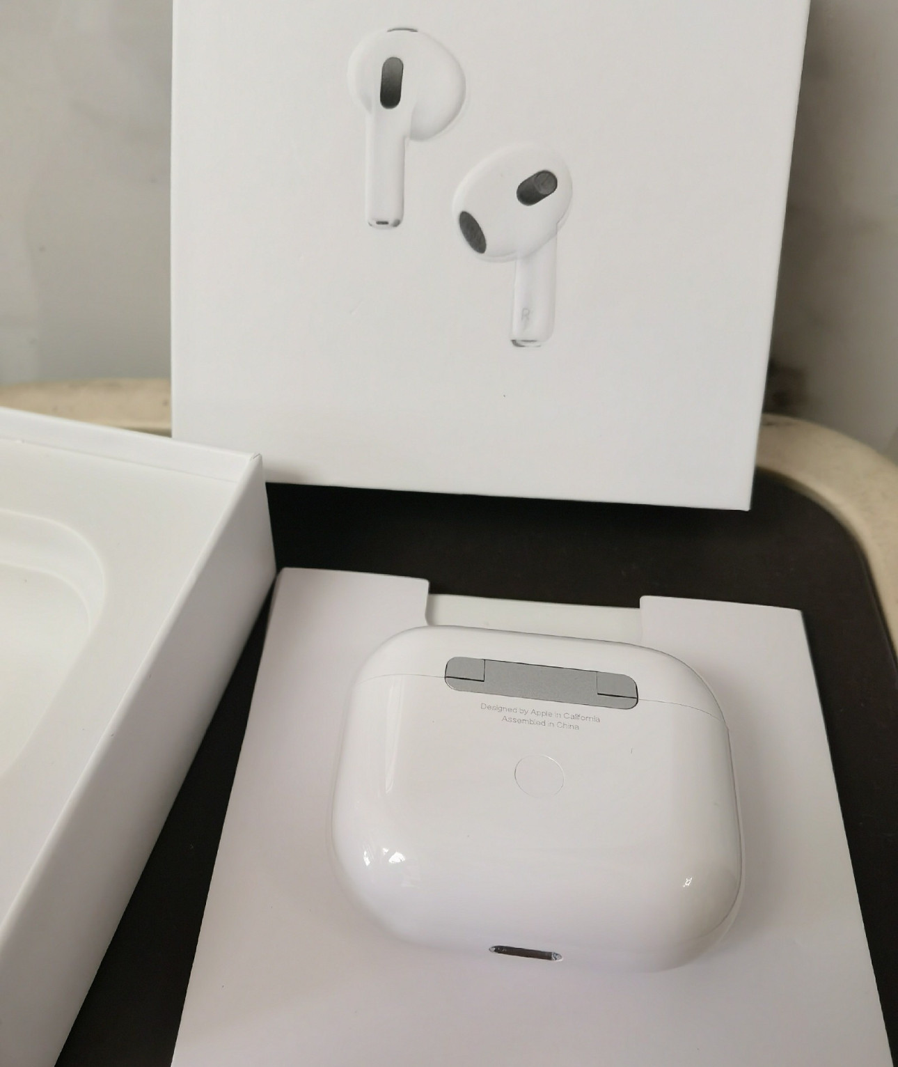 Apple 3rd Earphones Bluetooth Headsets Right Left Wireless Charging Box White