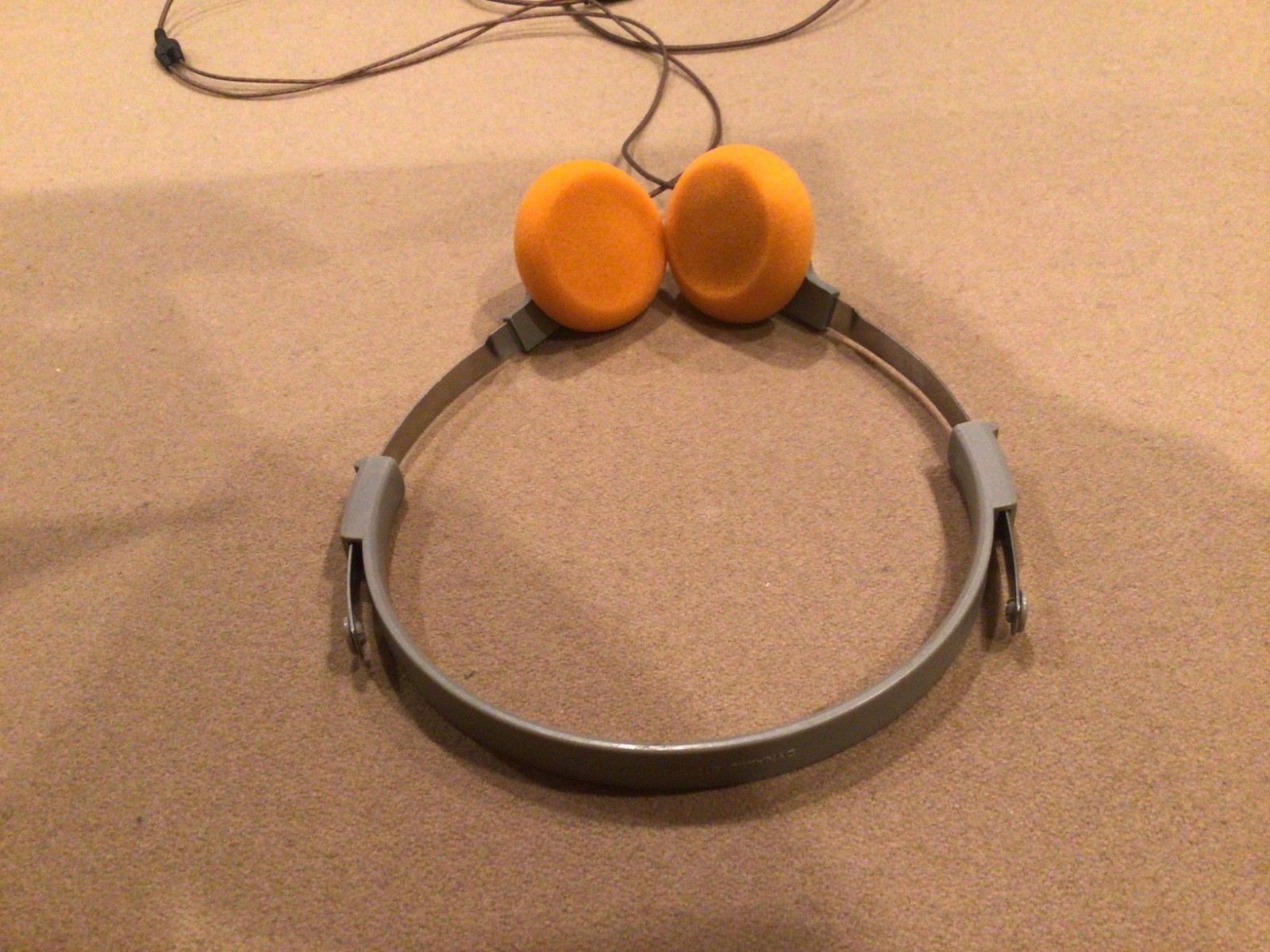 Iconic 1979 Sony MDR-3L2 Headphones: Sound Great with New Ear Pads and Cord