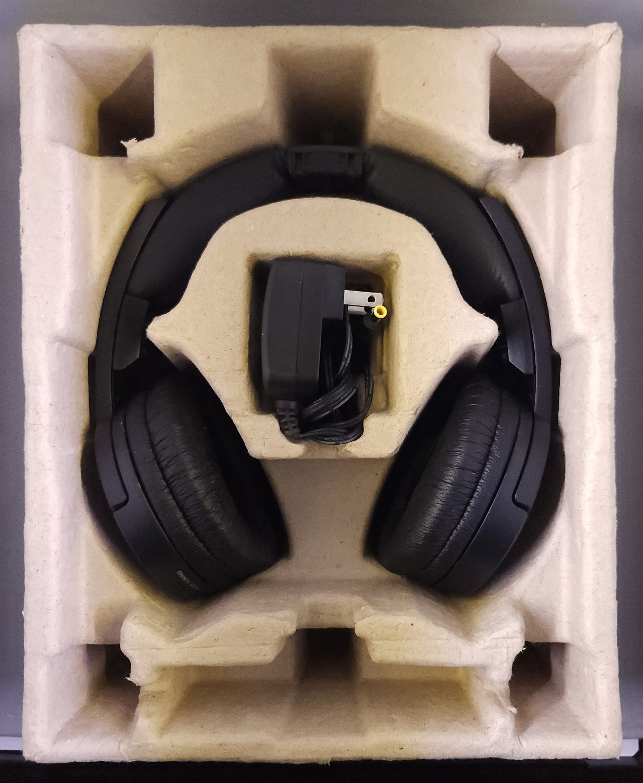 Sony Wireless Over Ear Headphones – Black MDR-RF985RK