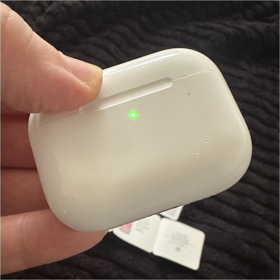 Apple AirPods Pro 3 Wireless Earbuds USB-C Case w/Replaceable Ear Tips