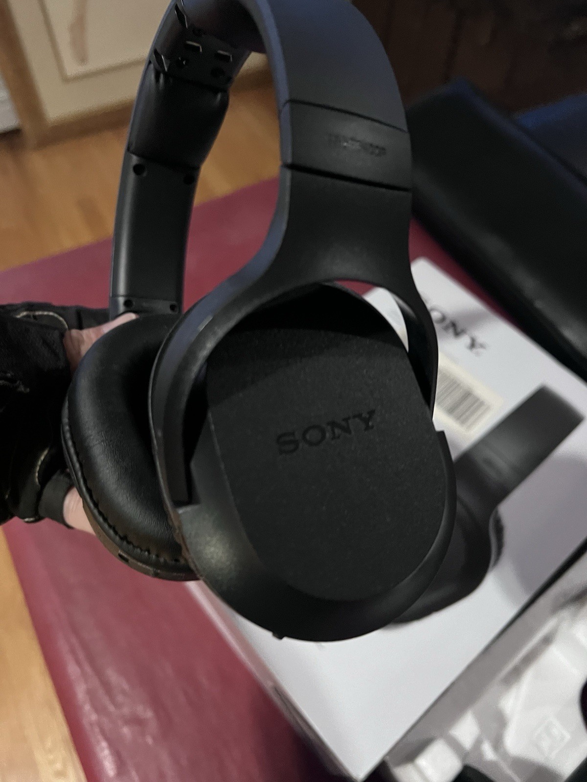 Sony WH-RF400 Wireless Home Theater Headphones RF Transmitter Dock Black New