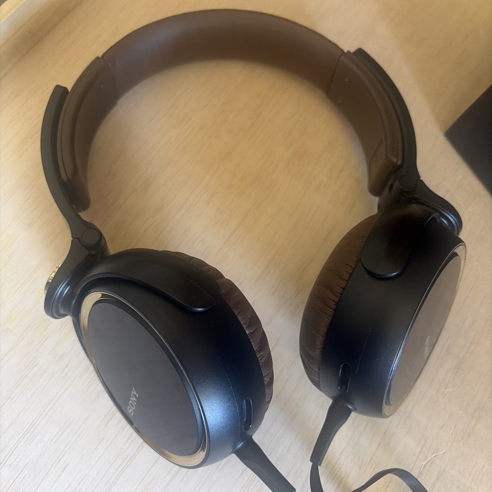 Sony MDR-XB600 Extra Bass Wired Over Ear Headphones Black Brown w/ Box Cable