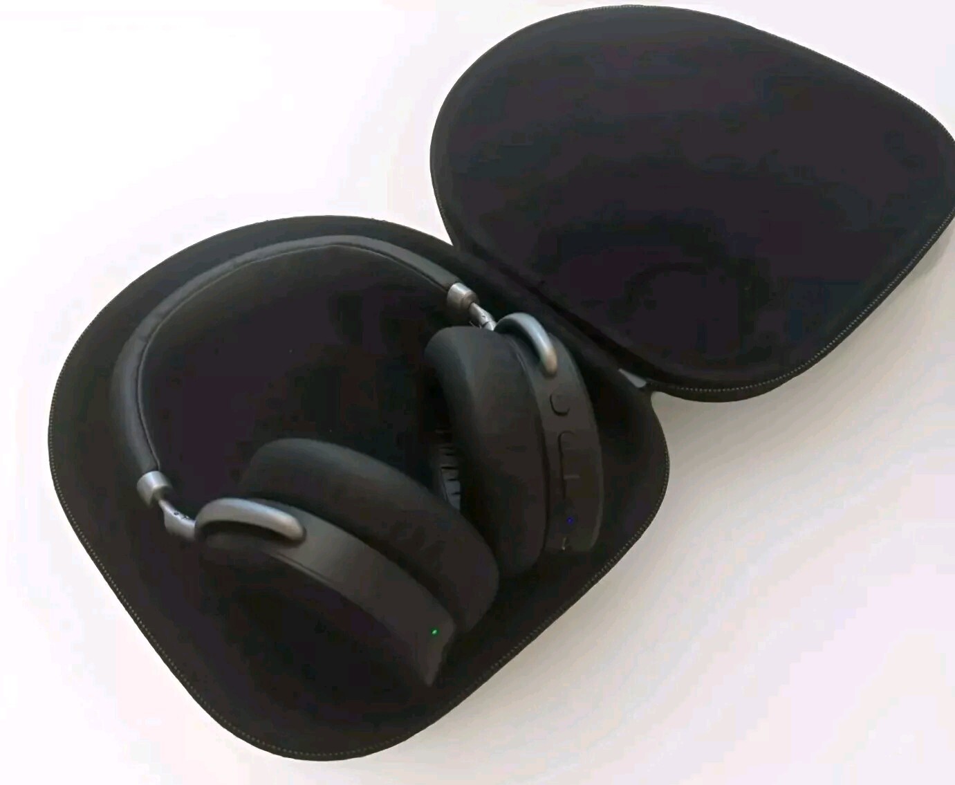 Onyx Noise Cancelling Headphones