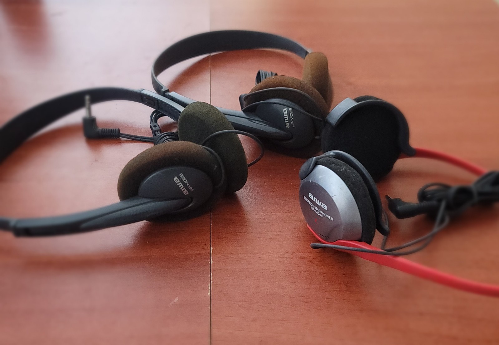 Aiwa HP-MO46 & Aiwa HP-MO28 (2) Wired Headphones Tested Vtg 80’s Tech (Lot of 3)