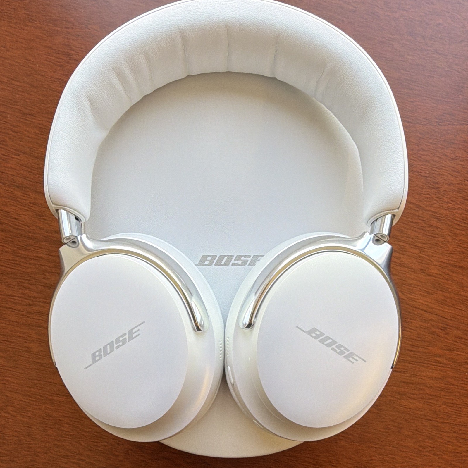 Bose White Over-Ear Ear-Cup Headband Headphones with Carry Case