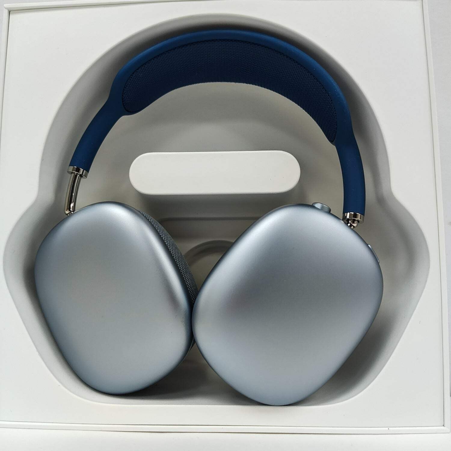 Apple AirPods Max Wireless Over-Ear Headphones Sky Blue MGYL3AM/A