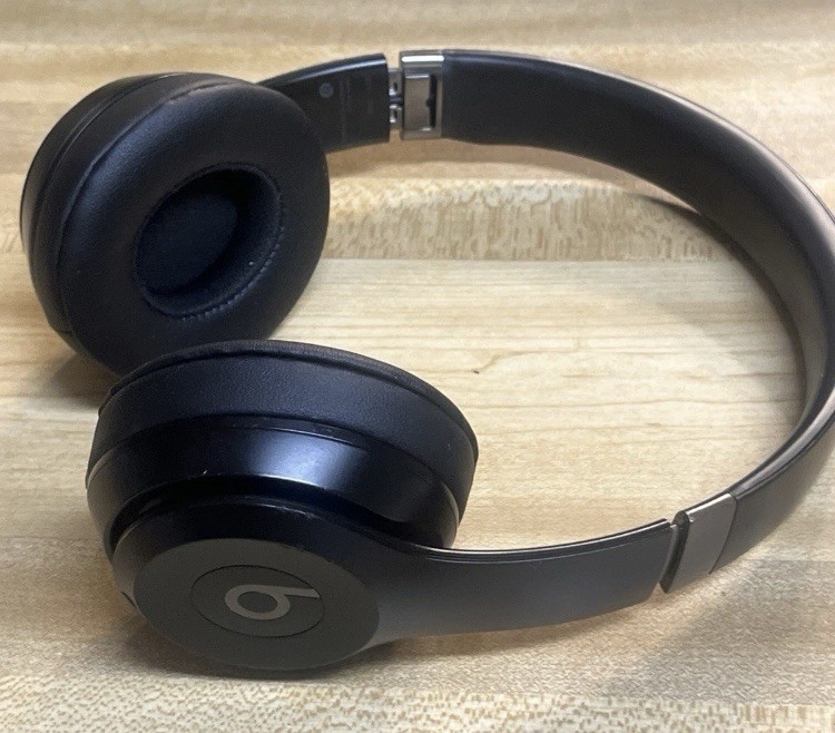 Beats Solo 4 True Wireless On-Ear Bluetooth Headphones Cloud Pink White Blue Bla