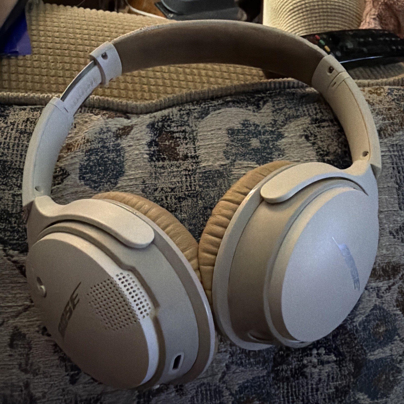 Bose SoundLink Around-Ear Wireless Headphones II – White